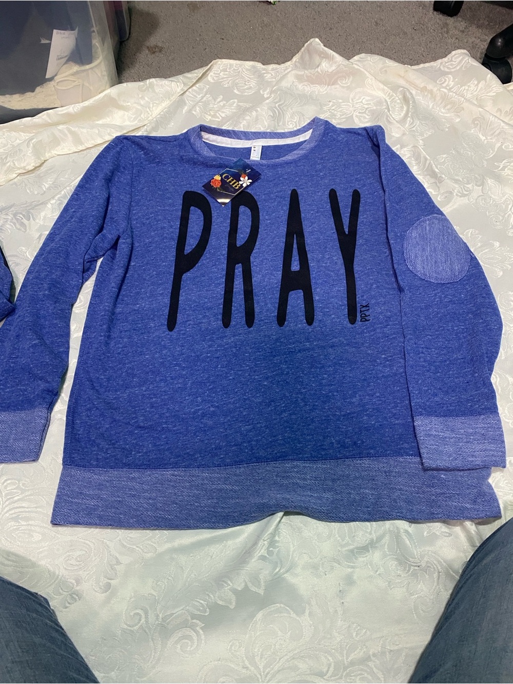 Women’s “PRAY' Graphic Sweatshirt blue